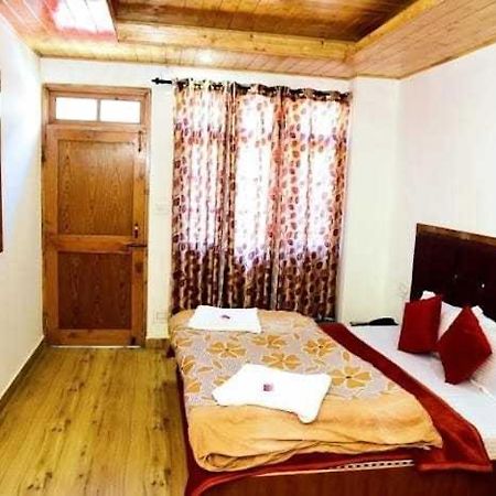 Hotel Himalayan Palace à Manāli Extérieur photo