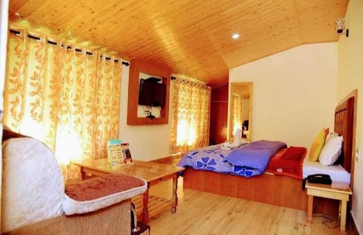 Hotel Himalayan Palace à Manāli Extérieur photo